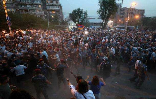 На акції протесту в Єревані постраждали 50 людей - ЗМІ