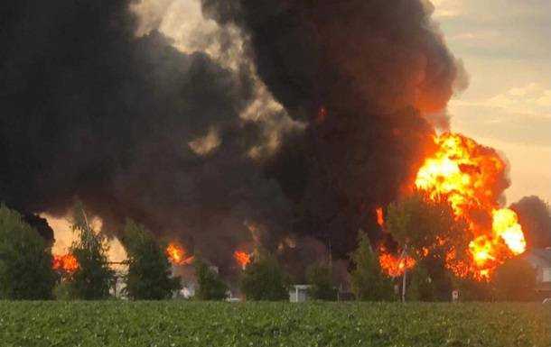 На нафтобазі біля Дніпра вибухнув резервуар, є жертви