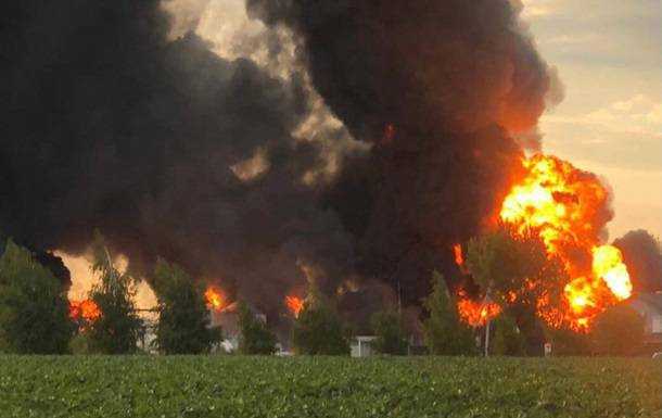 Кількість жертв удару по нафтобазі на Дніпропетровщині зросла