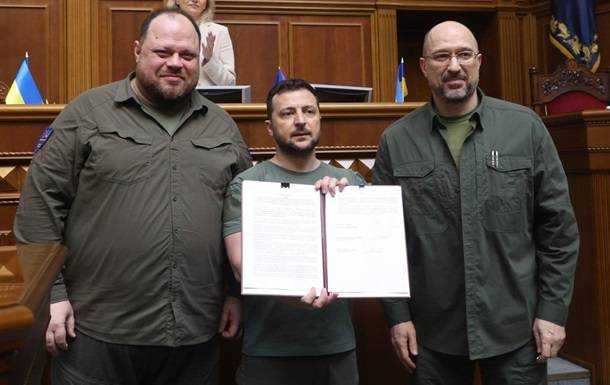 Петиція про мінімальну зарплату нардепам: Зеленський дав розпорядження