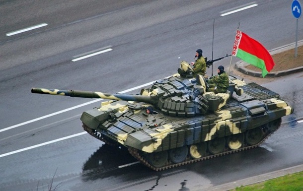 Беларусь направила танки к границе с Литвой