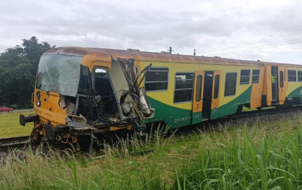 В Чехии столкнулись поезд и грузовик, есть раненые