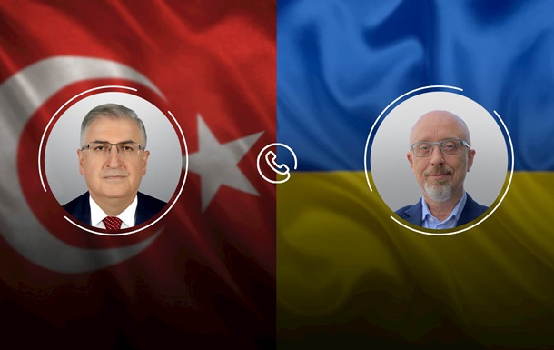 Министры обороны Турции и Украины обсудили зерновое соглашение