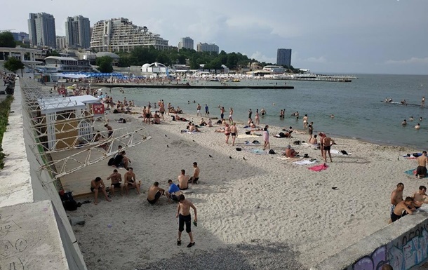 В Одессе открыли для купания первые пляжи