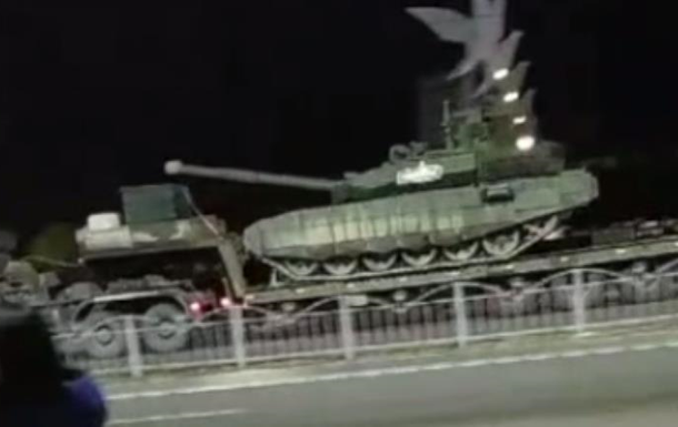 Оккупанты перебрасывали танки Т-80 в сторону Бердянска