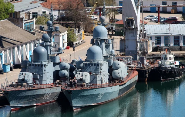 При ударе по заводу в Севастополе повреждены два корабля - МО РФ