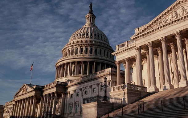 За несколько часов до шатдауна: Сенат США поддержал временный бюджет