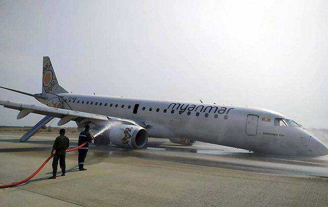 В Мьянме самолет с почти сотней пассажиров совершил жесткую посадку