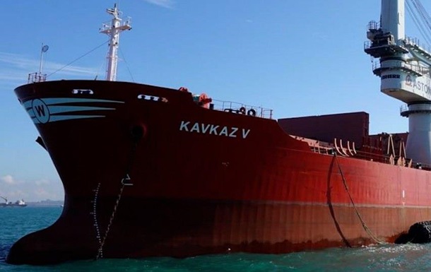 В Керченском проливе столкнулись три судна РФ