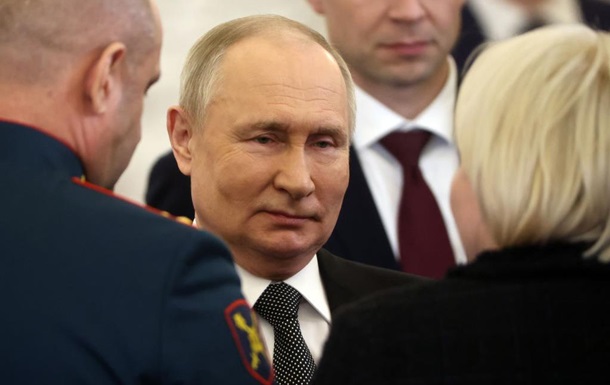 В Кремле назвали "спонтанным" решение Путина пойти на выборы
