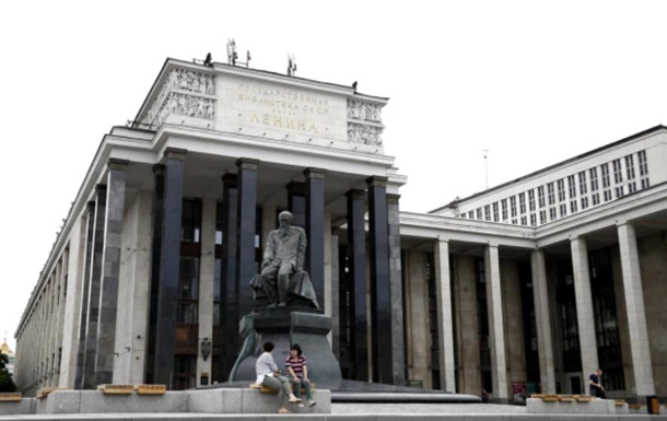 Горит Российская государственная библиотека в центре Москвы