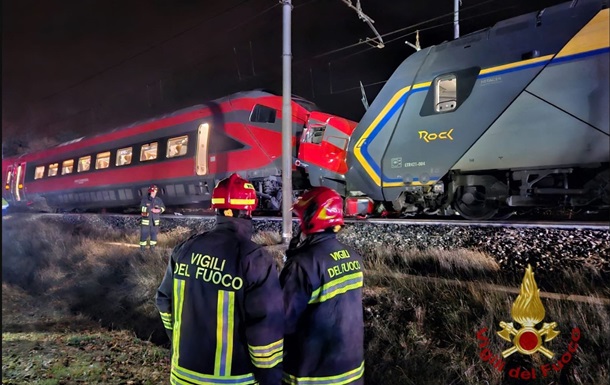 Два встречных поезда столкнулись в Италии