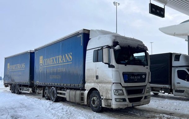 На польско-украинской границе стоят более двух тысяч грузовиков