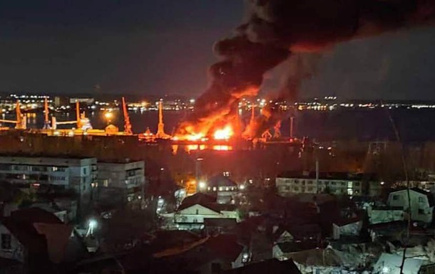 Уничтожены 13 дронов и большой десантный корабль РФ