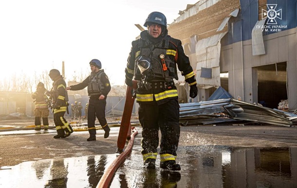 Из-под завалов в Киеве извлекли еще два тела: вместе восемь погибших