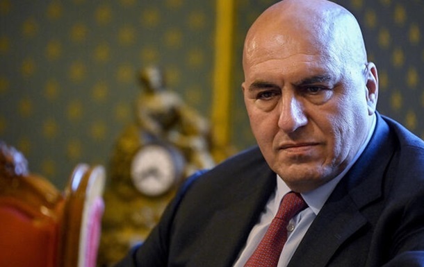 Министр обороны Италии попал в больницу