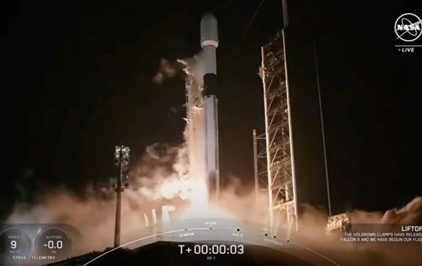 SpaceX запустила на Луну частный посадочный аппарат
