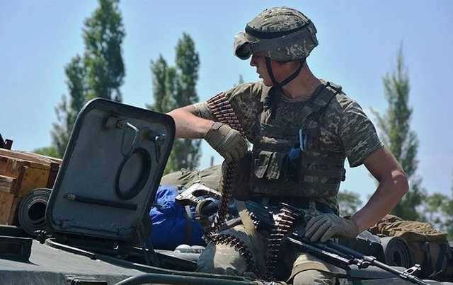 Боевики 10 раз обстреливали украинские позиции, 4 бойцов получили ранения