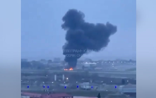 В Сочи горит аэропорт