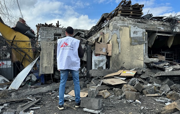 В Покровске россияне разбомбили офис Врачей без границ