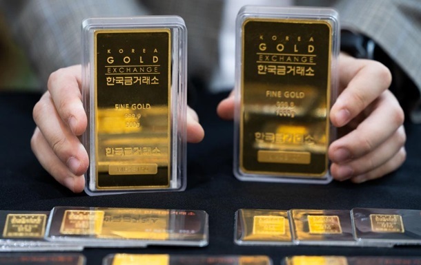 Золото впервые в истории превысило $2400 за унцию