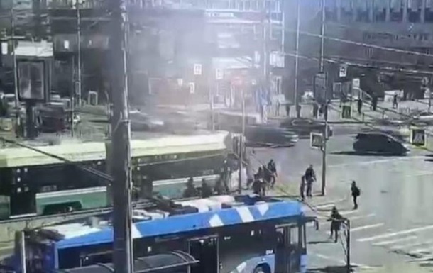 В Петербурге "умный" трамвай сбил толпу людей