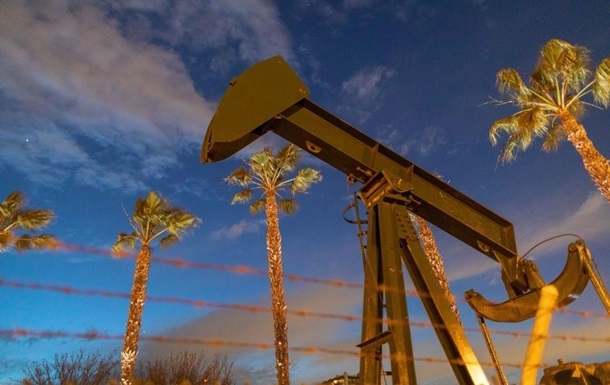 Цена на нефть упала на новостях из США и России