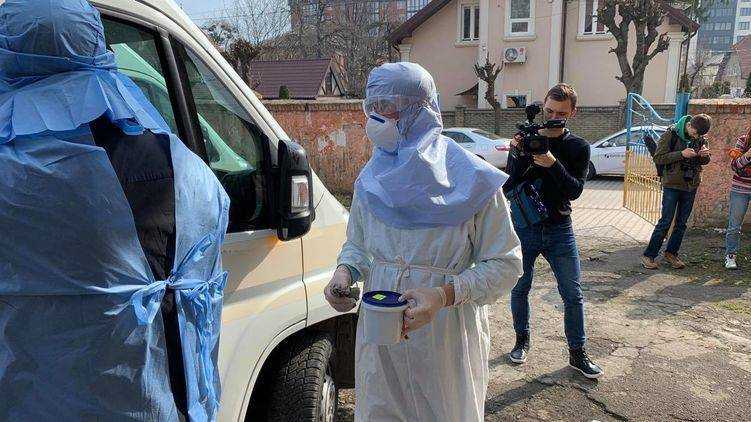 В Черновцах еще одного местного жителя госпитализировали с подозрением на коронавирус