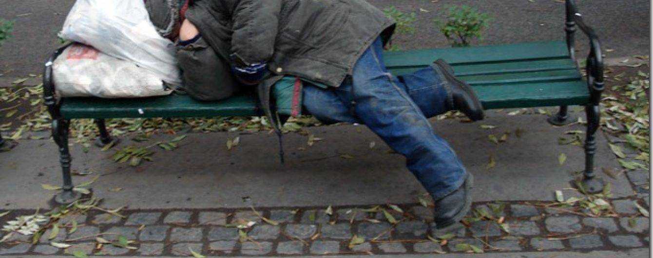 Психически больных бездомных в Украине стало в разы больше: как действовать при встрече с ними