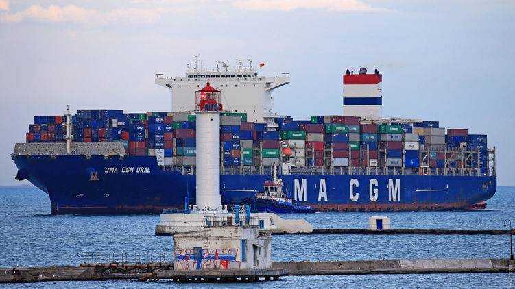 В порт Одессы зашло грузовое судно из Китая, экипаж которого подозревают в заболевании вирусом Сovid-19