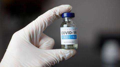 Названо вакцини від COVID для вагітних