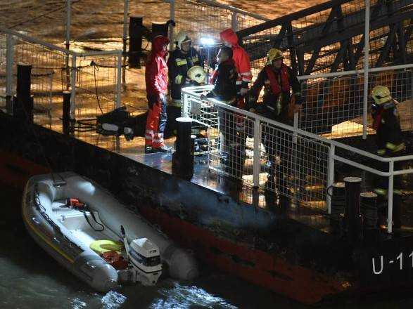 Смертельная авария на Дунае: затонувшее судно частично подняли