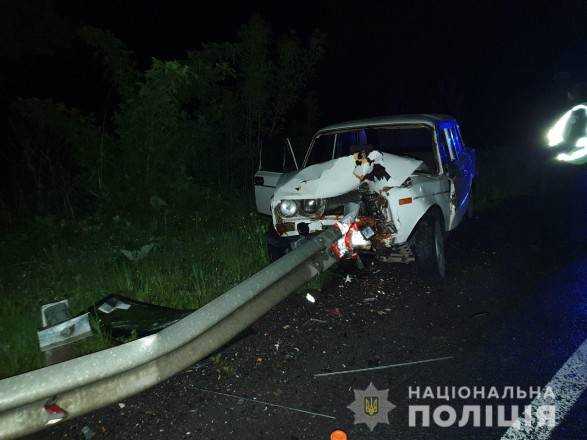 Во Львовской области автомобиль въехал в отбойник, водитель погиб