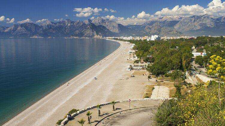 На турецком пляже россиянин безуспешно пытался спасти тонущего туриста из Украины и едва не погиб сам