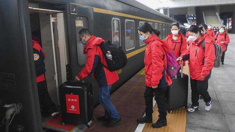 В МИД заявили, что только 6 из 39 украинцев в Китае хотят эвакуироваться в Украину