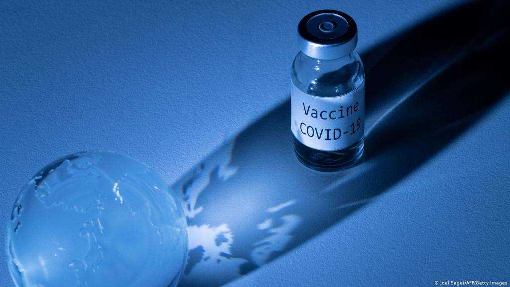 Вакцина от коронавируса для части украинцев будет платной: названа цена дозы