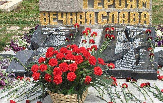 В оккупированном Крыму разбили памятник погибших на войне крымских татар