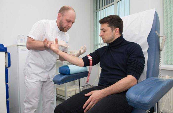Зеленский выложил в Facebook результаты исследования на наркотики с датой взятия крови 2 апреля, а потом поменял на 5 апреля