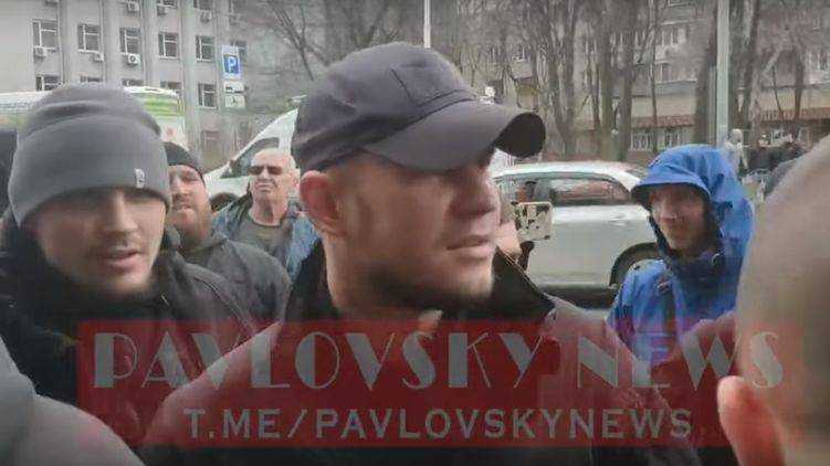 В Киеве националисты окружили журналиста и обвинили его в неправильном освещении срыва презентации Сивохо