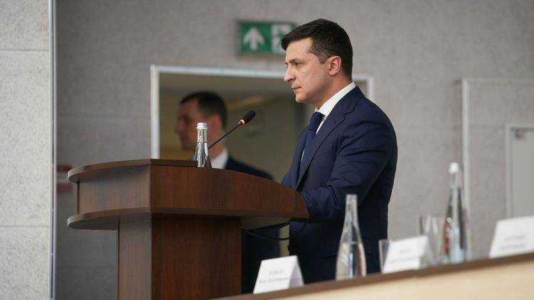 В Офисе президента Зеленский провел совещание по поводу отставки Гончарука, а потом поехал говорить с Коломойским