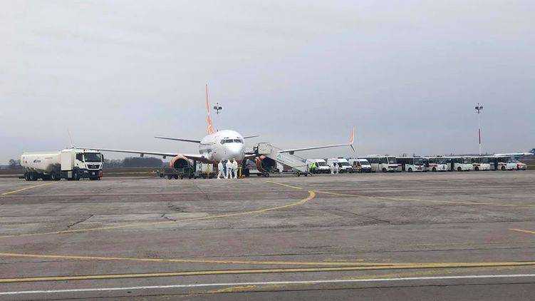 В Украине прекратили работу все аэропорты, кроме "Борисполя" и Львова