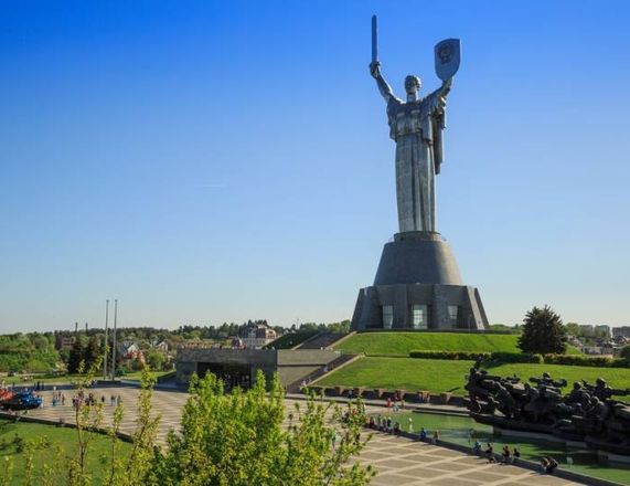 Герб Украины на щите "Родины-матери" появится до 24 августа