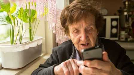Каждому пенсионеру с Нового года понадобится смартфон