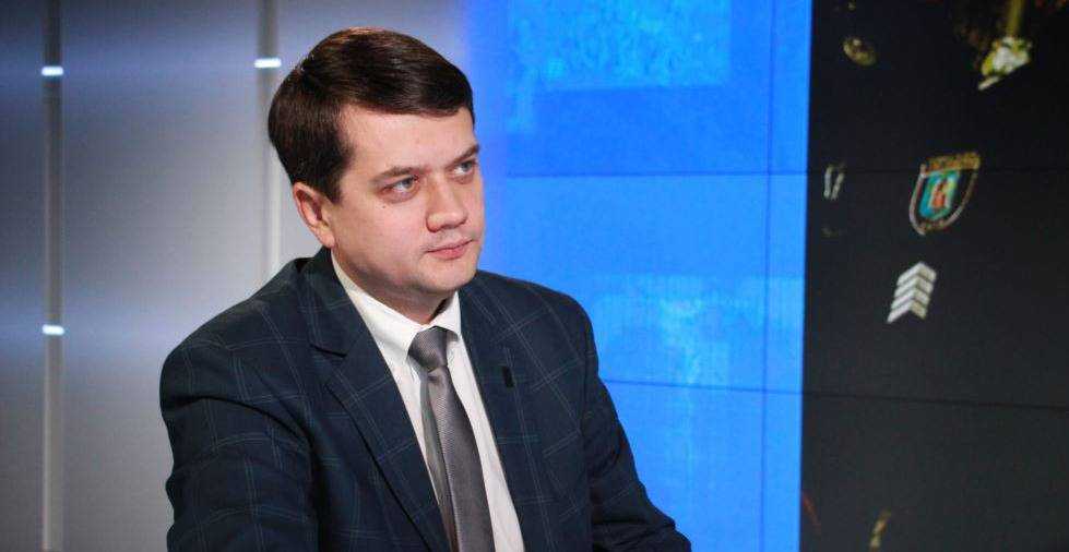 Разумков заявил, что будет говорить по-русски на эфирах, пока продолжается оккупация Донбасса и Крыма