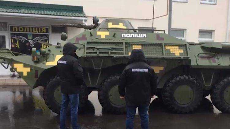 Экс-сотрудники полиции Запорожской области закупили старые шины для БТР, чтобы продать по цене новых