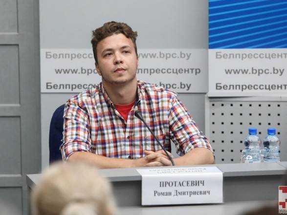 Романа Протасєвіча привели на брифінг у МЗС Білорусі: про що говорять