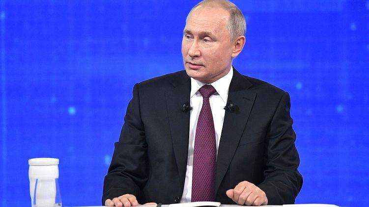Путин поддержал идею прописать в Конституции РФ защиту русскоязычных и тезисы о "недопустимости фальсификации истории"