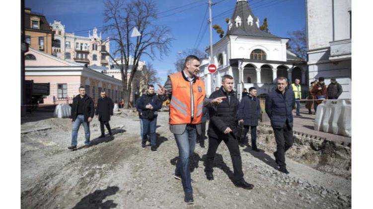 Власти Киева объявили о массовых перекрытиях улиц и ограничениях для проезда авто