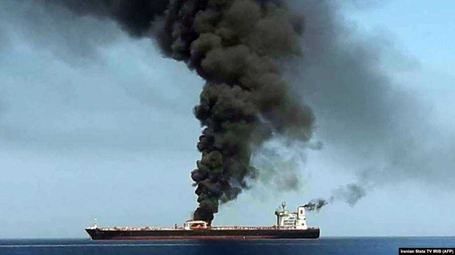 В Оманском заливе на  двух нефтяных танкерах произошли взрывы: США обвиняют Иран