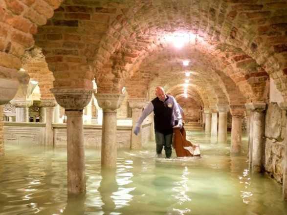 Ущерб от наводнения в Венеции оценивается в сотни миллионов евро
